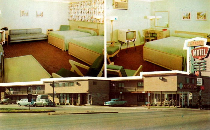 Crest Motel - Vintage Postcard